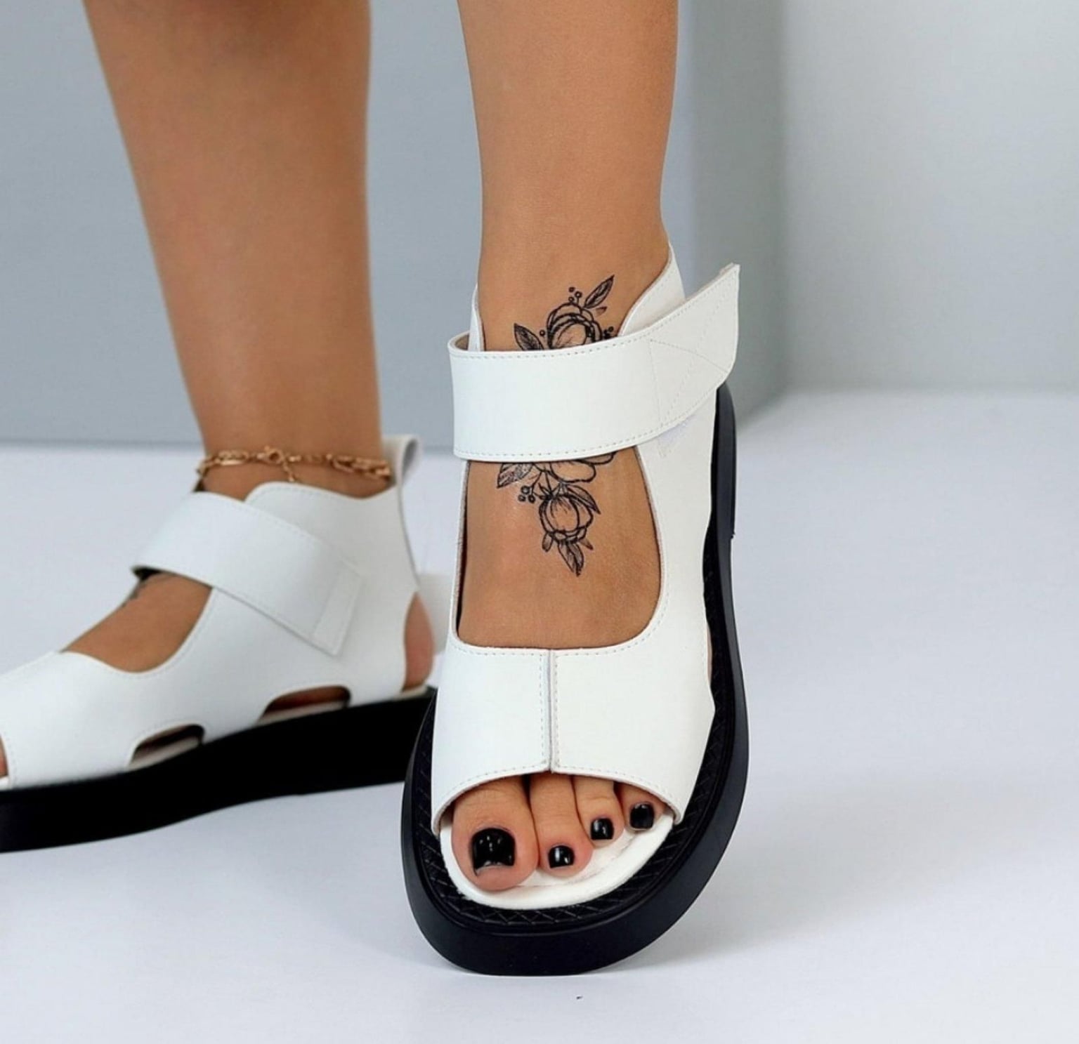 Босоніжки біла.шкіра. 81-2 меделі китай 36(р)