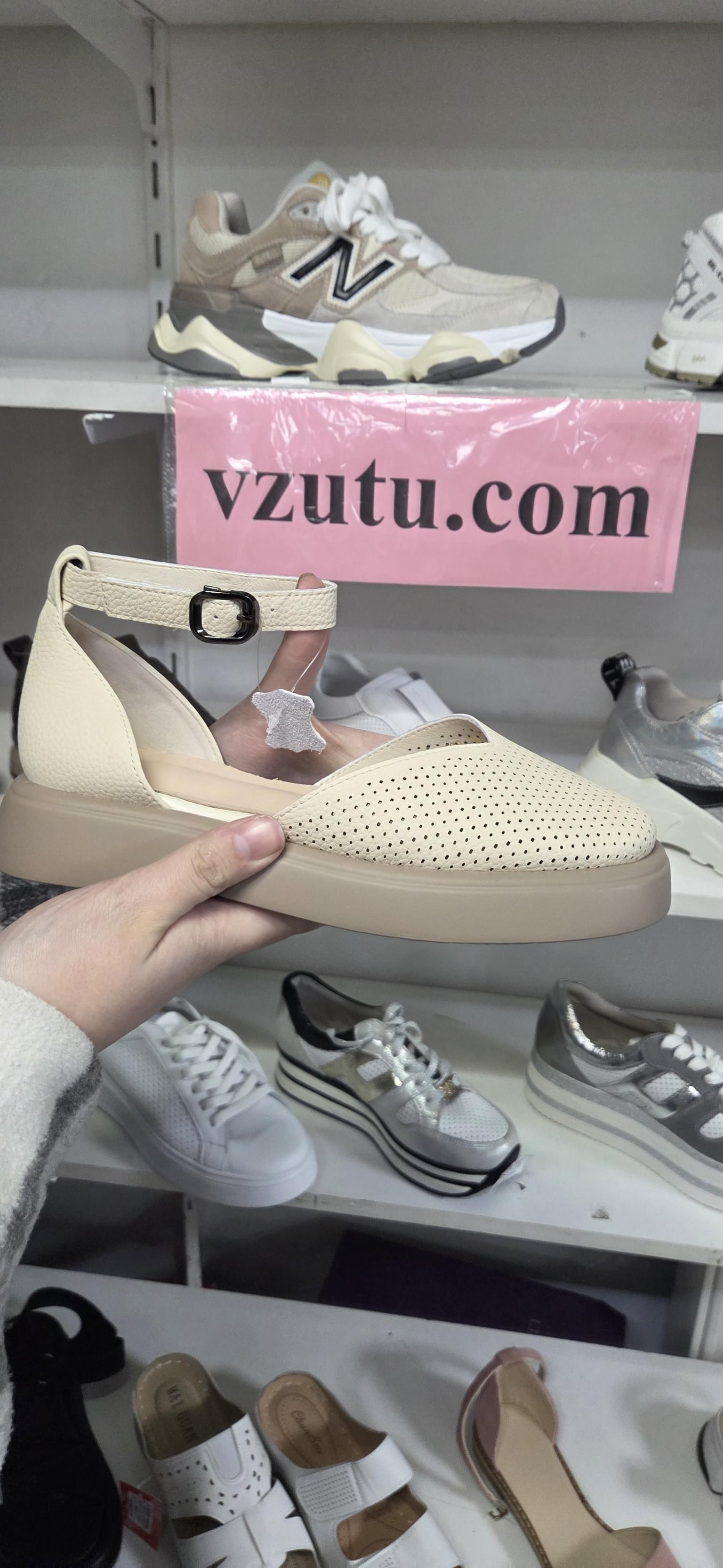 Босоніжки бежева.шкіра. 738-10 меделі китай 36(р)