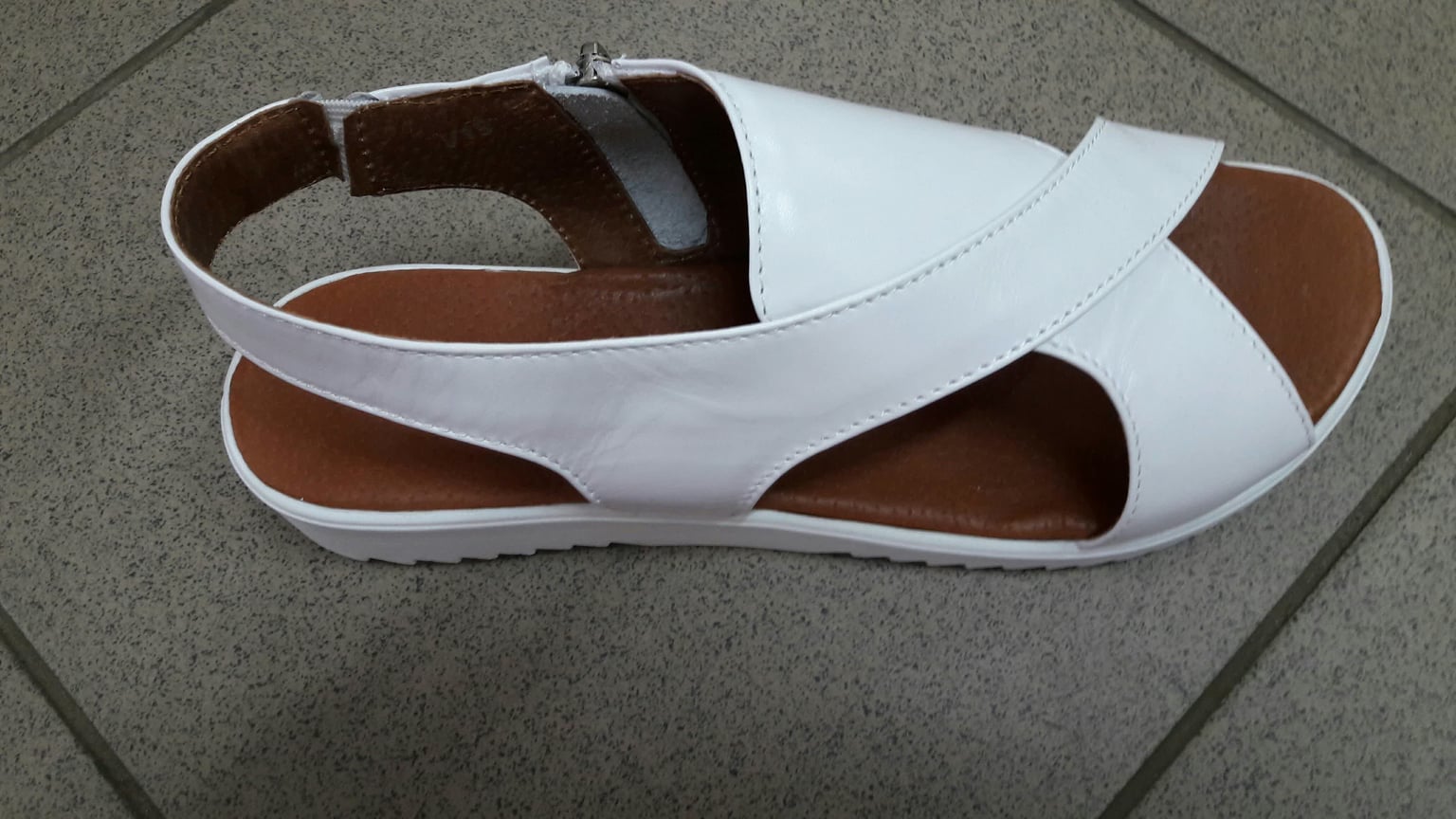 Бос. белая кожа 1623-55 викторио харьков 39(р)