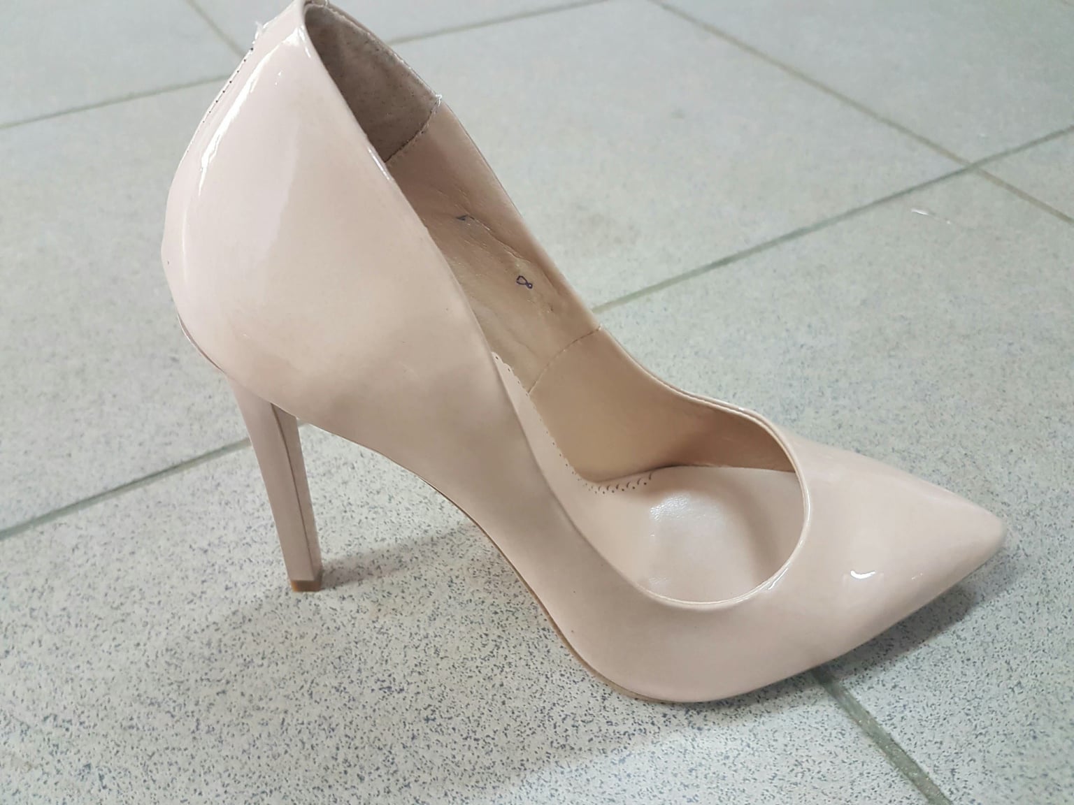 Туфли беж.лак.кожа. 6000 фолетти харьков 37(р)