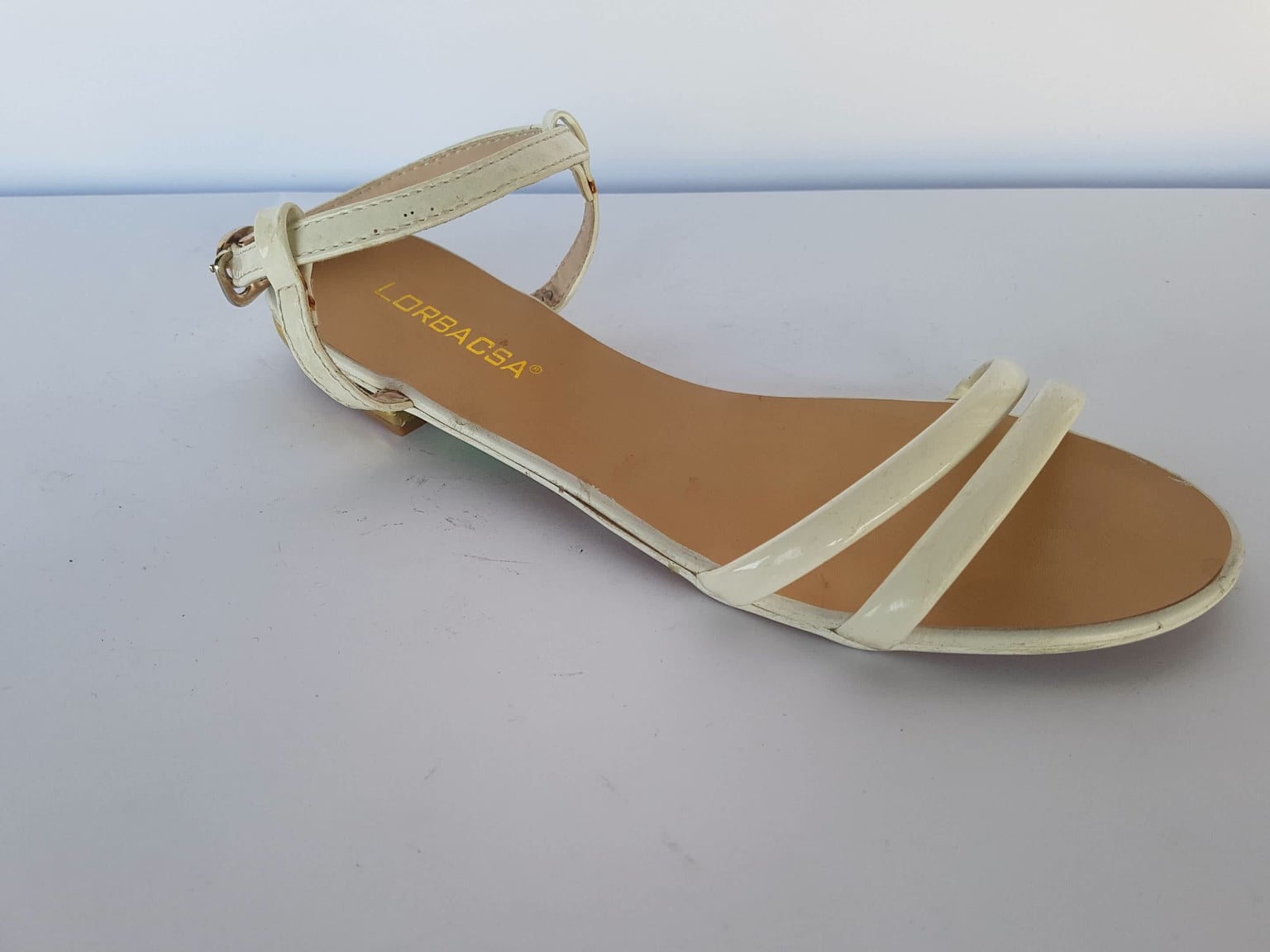 Бос. белая кожа 709-804 лор польша 36(р)